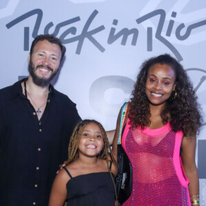 Rock in Rio 2024: com a família, Roberta Rodrigues aliou rosa e transparência