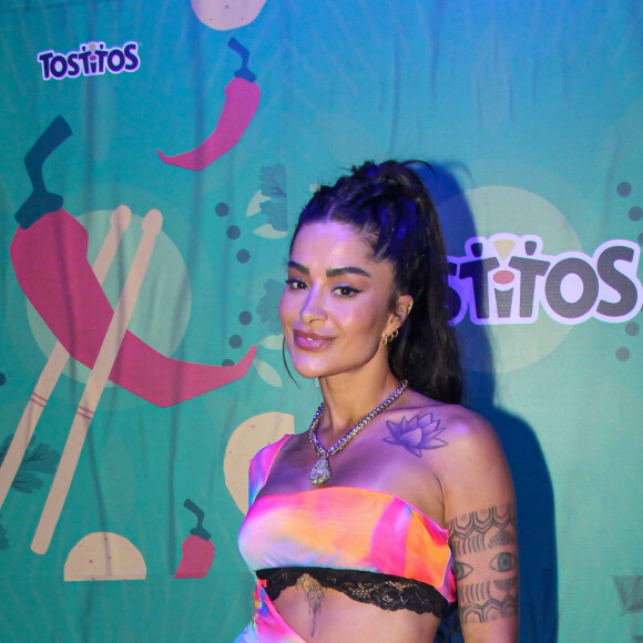 Rock in Rio 2024: Aline Campos em look sexy e multicolorido