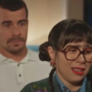 Em 'Família é Tudo', Lupita (Daphne Bozaski) toma difícil decisão amorosa e acaba relação com Jupiter (Thiago Martins).