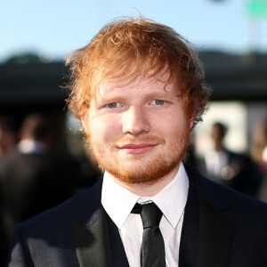 Ed Sheeran não fez a publicação e o print era fake. A montagem enganou muitos internautas e até mesmo portais de notícia, que reportaram a informação como se fosse verdadeira