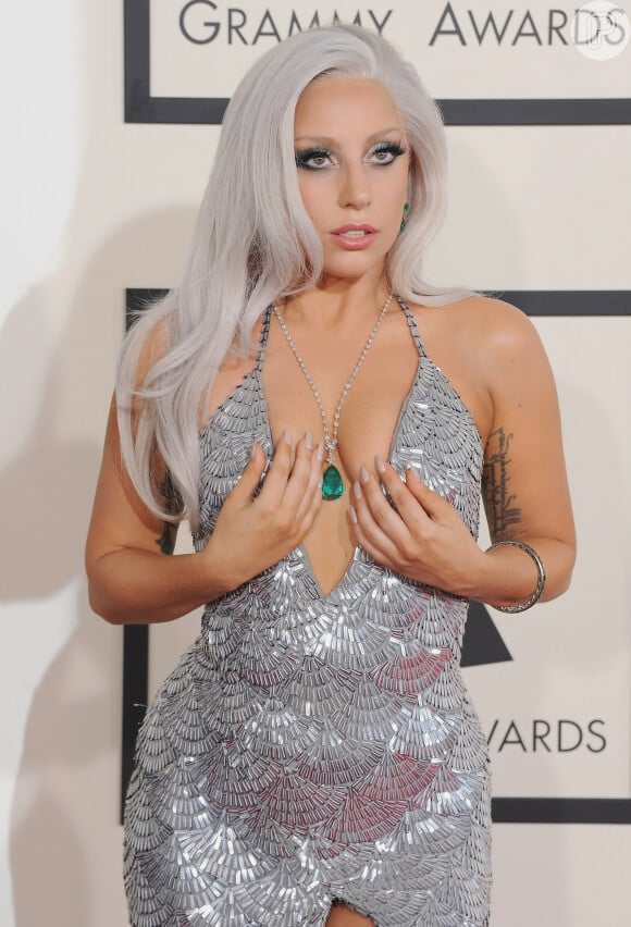 Lady Gaga desmentiu os rumores: 'Histórias tolas sobre mim e Ed! Claro que eu sei quem é esta joia. Não há garçons entre os convidados do Grammy'