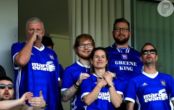 Ed Sheeran comemorou quando o time conseguiu vaga na Premiere League.