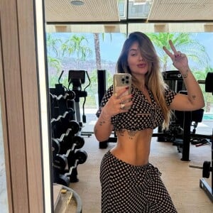 Virgínia Fonseca posou com a barriga trincada em academia