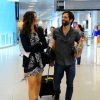 Camila Pitanga e Sergio Siviero embarcam no aeroporto Santos Dumont, no Rio de Janeiro, em 28 de janeiro de 2015
