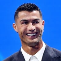 Cristiano Ronaldo procura uma equipe: vaga para emprego permanente tem 50 dias de férias e salário de R$ 13.967 por mês