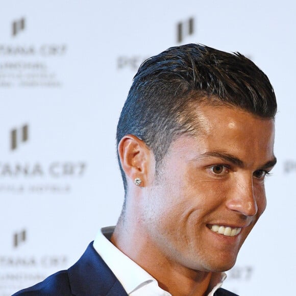 Cristiano Ronaldo oferece boas condições de salários que chegam a R$ 13.967 por mês