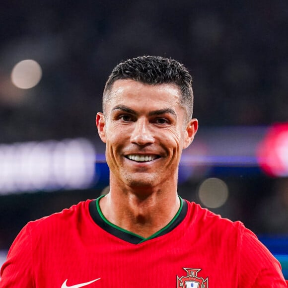 Cristiano Ronaldo também oferece uma série de benefícios para seus funcionários, como vale-alimentação e desconto nos hotéis da rede