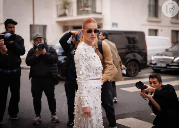 Marina Ruy Barbosa está em Paris para prestigiar os desfiles da Semana de Moda 2024.