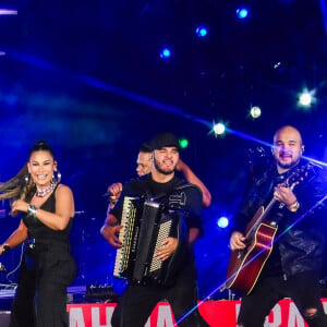 Simone Mendes dividiu o palco com diversas estrelas do sertanejo no Jaguariúna Rodeo Festival