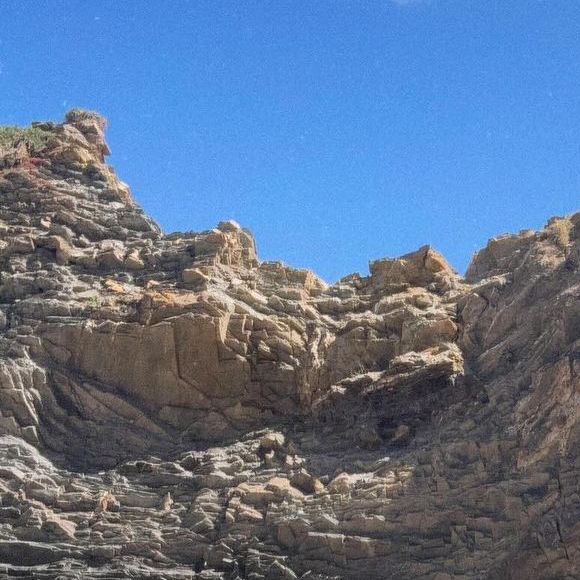 Corpo de Carolina Dieckmann em fotos de biquíni tem chamado atenção e internautas apontam magreza excessiva