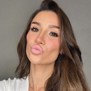 Bianca Andrade é a eterna Boca Rosa, criadora de uma linha de maquiagens mais populares do Brasil