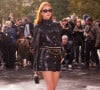 Todos os olhares se voltaram para Marina Ruy Barbosa, que causou um burburinho nesta terça-feira, durante o desfile da Chanel, em Paris.