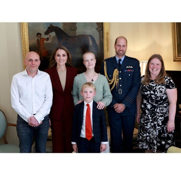 Além da cerimônia, Liz e sua família receberam mais um convite, para um encontro privado. A jovem estava acompanhada do irmão Mateo, além de sua mãe Vicky Robayna, e de seu padrasto Aaron, e é claro, acompanhada dos membros da realeza, Kate e William.