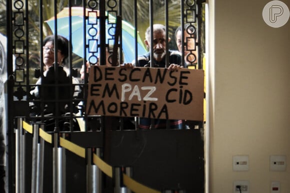 Morte de Cid Moreira: ex-apresentador do 'Jornal Nacional' foi homenageado por fãs em velório no Palácio Guanabara, Rio de Janeiro