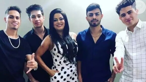 A cantora gospel Ellis Oliver é mãe de quatro filhos, três deles homossexuais assumidos