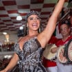 Arrasa! Viviane Araújo brilha com vestido decotado e se diverte em ensaio técnico na quadra do Salgueiro