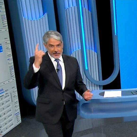 William Bonner chegou a virar meme em 2022 ao abrir uma latinha na TV