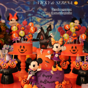 Ana Paula Siebert fez uma festa luxuosa de Halloween para a filha, Vicky, e os amiguinhos nesta terça-feira (08) com personagens vivos, decoração e guloseimas personalizadas