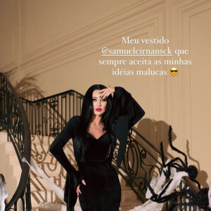 Ana Paula Siebert se vestiu de Mortícia com um modelo do conceituado estilista Samuel Cirnansck, o mesmo que fez os vestidos de 15 anos de Rafaella