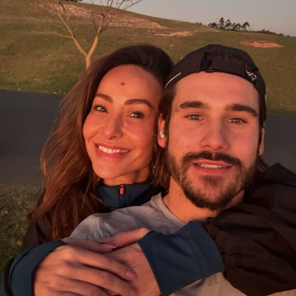 Sabrina Sato e Nicolas Prattes informam que 'por orientação médica, foi pedido que aguardassem a evolução com cuidado e amor' 