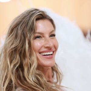 Especulações apontavam que Gisele Bündchen desfilaria com o icônico Fantasy Bra