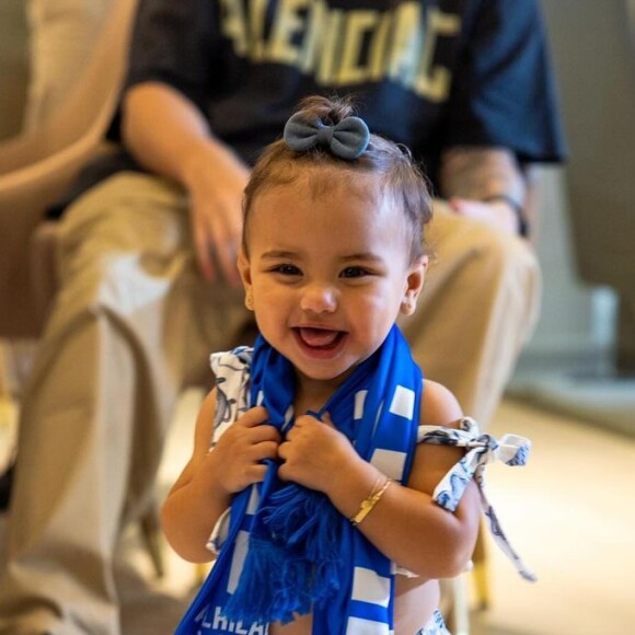 Mavi, filha de Neymar e Bruna Biancardi, esbanja estilo com conjunto da marca neozelandesa Noni The Label