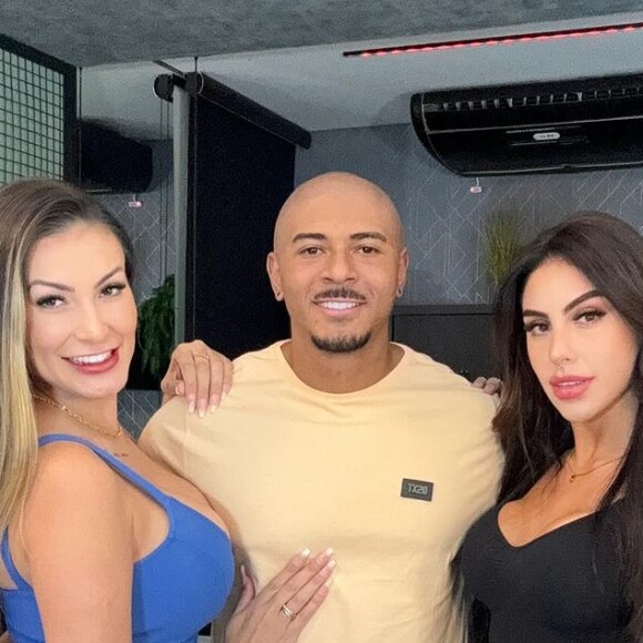 Andressa Urach promoveu um conteúdo de ménage à trois feito com Lucas Ferraz e a influencer +18 Manu