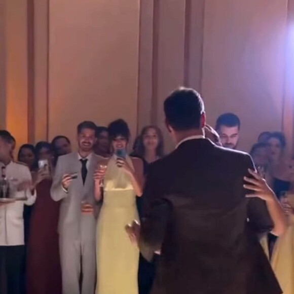 Bruna Marquezine e João Guilherme se divertiram juntos na festa de casamento