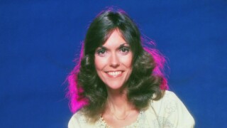 Com apenas 31 kg e anoréxica, estrela da música tomava 90 laxantes de uma vez só. Quem foi Karen Carpenter?