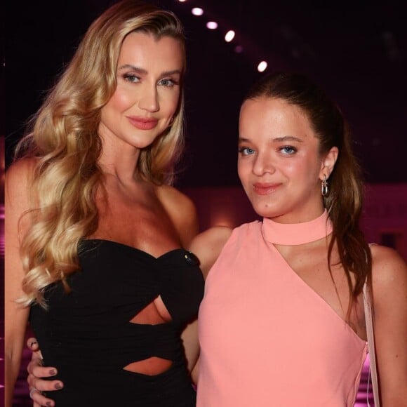 Rafaella Justus e Ana Paula Siebert posam juntas em evento de moda em São Paulo