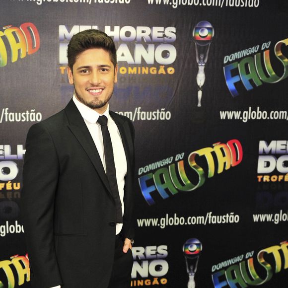 Daniel Rocha e Vitória Strada tiveram namoro revelado por Nívea Maria