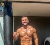 Arthur Picoli compartilhou uma mudança em seu corpo significativa nos stories do Instagram