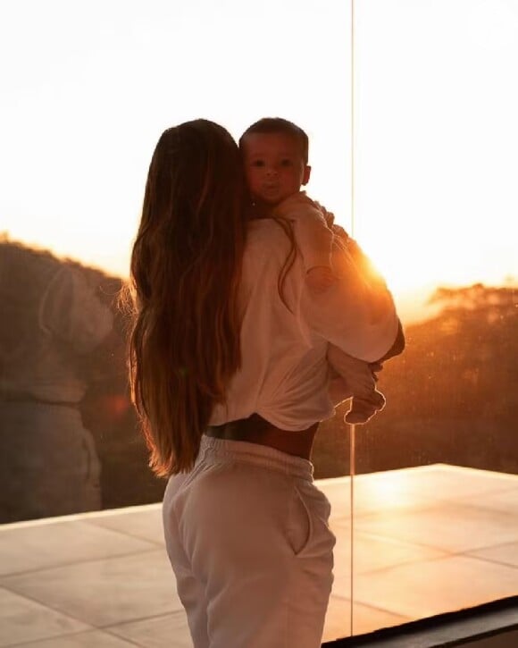 Rafaella Santos mostra foto com sobrinha no colo