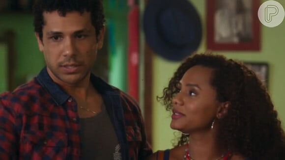 Chico (Amaury Lorenzo) beija Madá (Jessica Ellen) e ela o empurra