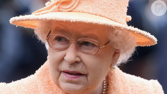 Rainha Elizabeth II recebeu a visita do secretário privado, Sir Edward Young, em seus últimos dias