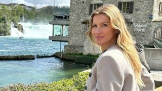 Gisele Bündchen exibe barriguinha de grávida pela primeira vez em evento e tamanho impressiona: 'Já está aparecendo'