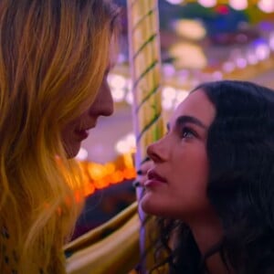 Cena de sexo de Bruna Marquezine e Fernanda Paes Leme viraliza na web e choca internautas. Veja!