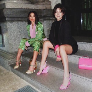 Bruna Marquezine e Fernanda Paes Leme vivem um caso lésbico na série e chocaram a web com uma cena de sexo intensa