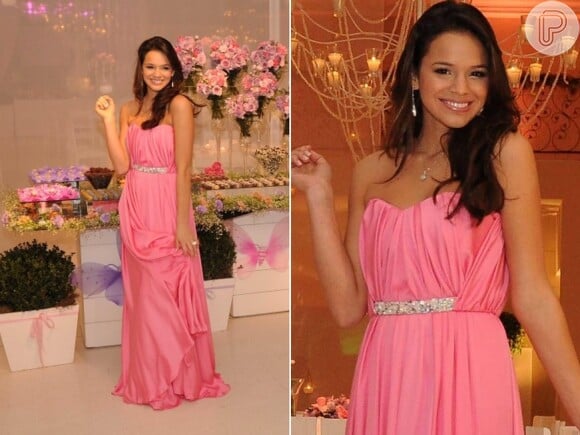 Bruna Marquezine usou três vestidos em sua festa de 15 anos