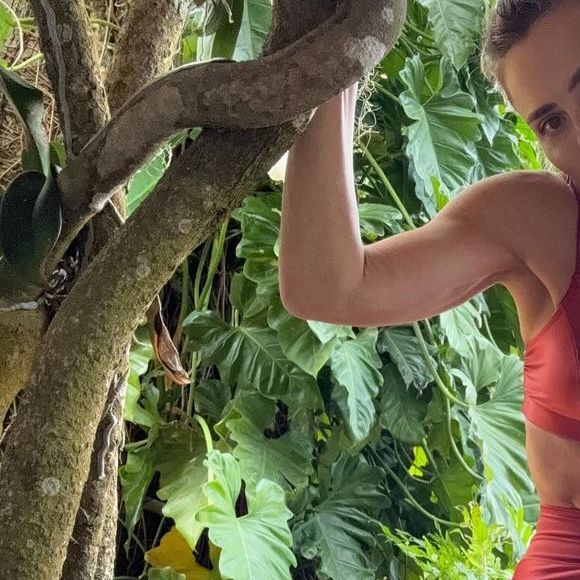 Carolina Dieckmann, depois de causar polêmica com seu corpo mais magro, voltou a exibir seu corpo em um vídeo