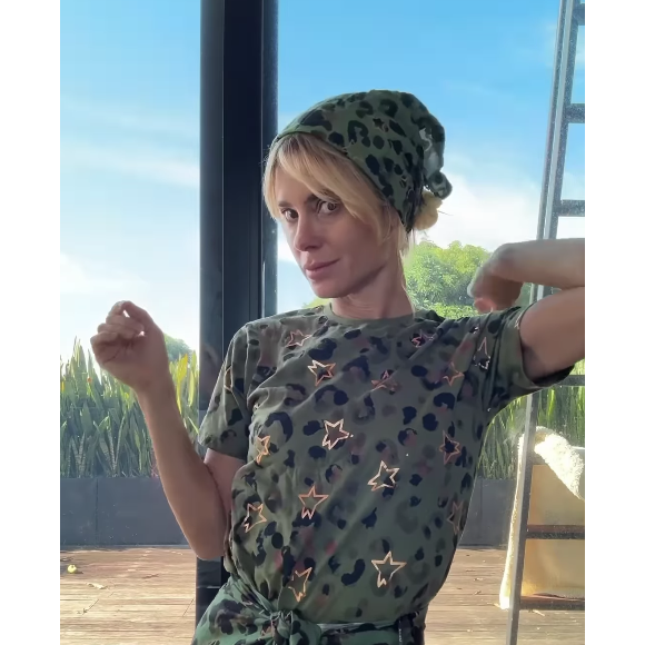 Por fim, Carolina Dieckmann formou um look todo de animal print e encantou internautas