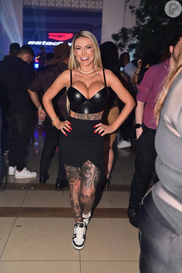 Andressa Urach agradeceu o fato de cusparada atualmente não render processo na Justiça