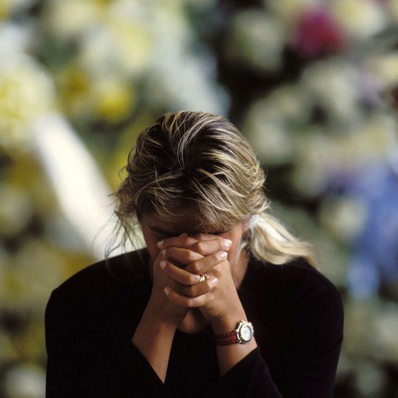 Adriane Galisteu no velório de Ayrton Senna em maio de 1994