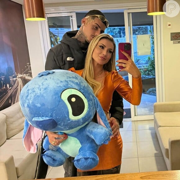 Andressa Urach acaba de engatar um namoro com o ator pornô Cassiano França, mais conhecido como Kylian Cria