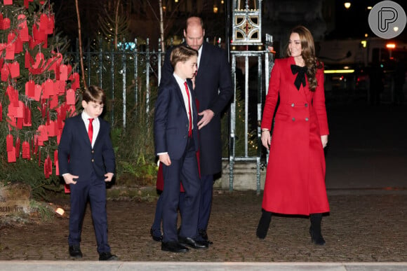 Kate Middleton compareceu com os filhos e o marido, príncipe William, ao tradicional culto de Natal 'Together At Christmas'