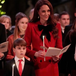 Kate Middleton fez uma avaliação de seus 2024, ano no qual teve luta contra um câncer e cirurgia no abdômen: 'Acho que muitas pessoas passaram por motivos desafiadores este ano'