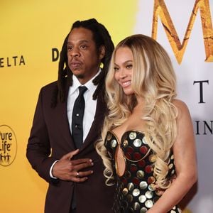 Jay-Z e Beyoncé juntos, após acusações gravíssimas de abuso sexual contra o rapper