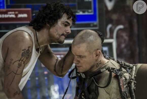 Wagner Moura e Matt Damon durante cena de 'Elysium', o longa será lançado em 20 de setembro