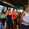 Ivete Sangalo e Glenda Kozlowski mostram empolgação em aula de dança