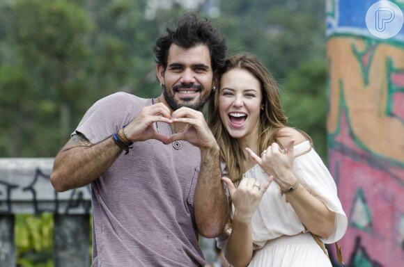 Paolla Oliveira e Juliano Cazzaré se divertem durante as gravações de 'Amor à Vida' em São Paulo, dias antes de seguirem para o Peru